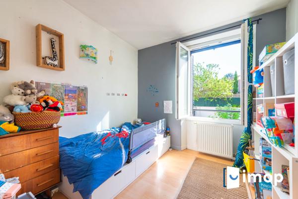 À 7 min à pied de la gare de Groslay : maison individuelle de 100m² avec grange et grand jardin calme