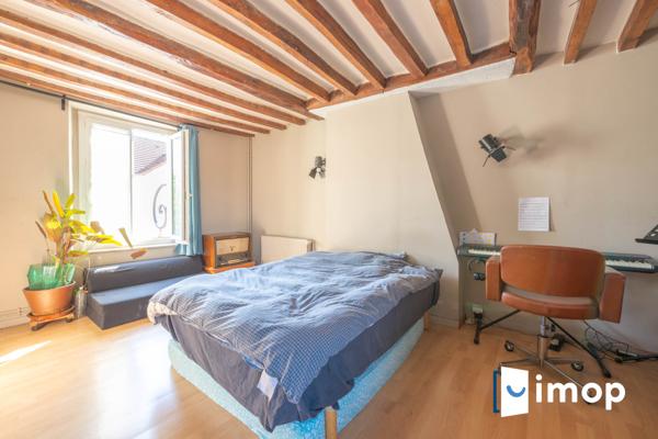À 7 min à pied de la gare de Groslay : maison individuelle de 100m² avec grange et grand jardin calme