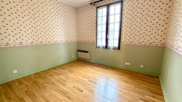 Maison familiale de 170 m2, à Chaumontel, avec double garage et terrain de 1661 m2