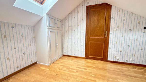 Maison familiale de 170 m2, à Chaumontel, avec double garage et terrain de 1661 m2