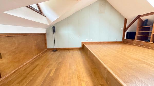 Maison familiale de 170 m2, à Chaumontel, avec double garage et terrain de 1661 m2