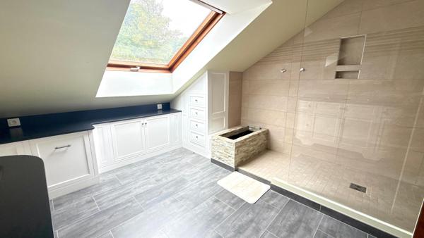 Maison familiale de 170 m2, à Chaumontel, avec double garage et terrain de 1661 m2