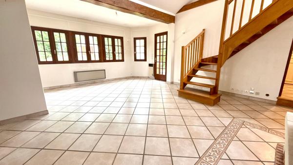 Maison familiale de 170 m2, à Chaumontel, avec double garage et terrain de 1661 m2