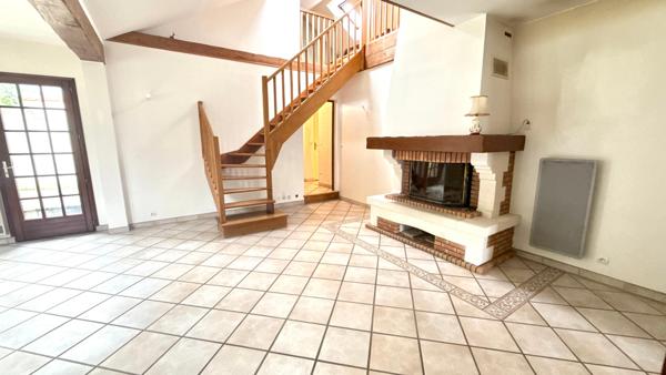 Maison familiale de 170 m2, à Chaumontel, avec double garage et terrain de 1661 m2