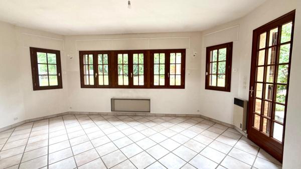 Maison familiale de 170 m2, à Chaumontel, avec double garage et terrain de 1661 m2