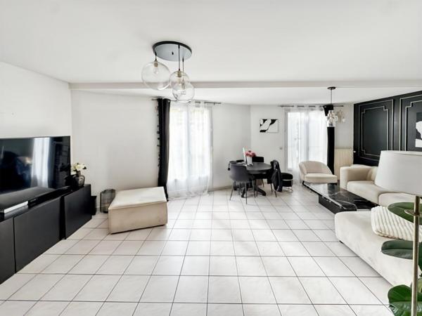 Maison à vendre à Dammarie-les-Lys - 3 chambres, jardin, garage