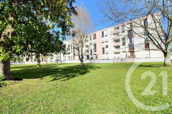 Appartement F3 à vendre  3 pièces - 56,68 m 2   PESSAC  - 33