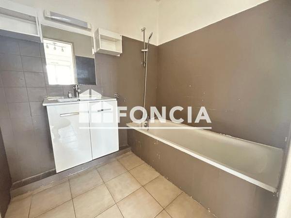 Location Appartement 2 pièces 45.5 m² - 62 CHEMIN DES AMOUREUX Lunel 34400