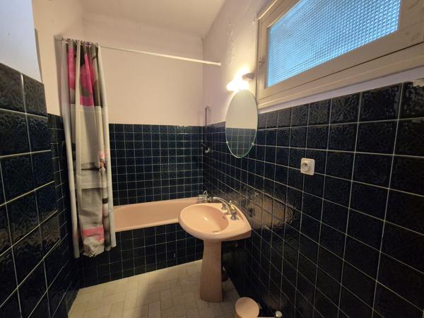 Maison 3 faces avec grand garage