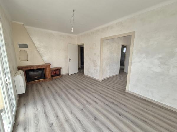 Maison 3 faces avec grand garage