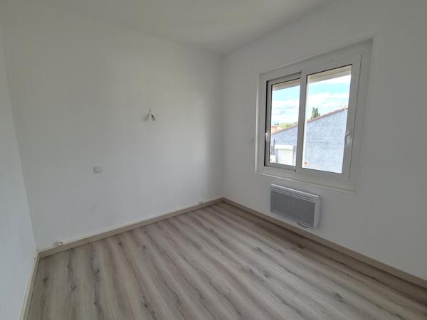 Maison 3 faces avec grand garage