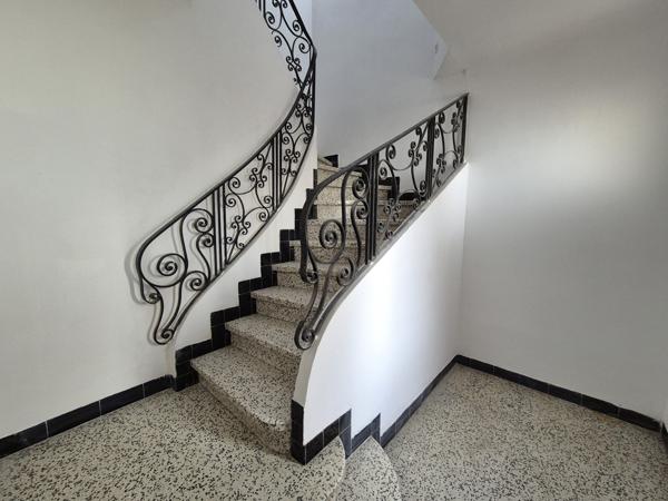 Maison 3 faces avec grand garage