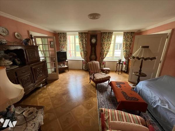 Appartement T3 (environ 84 m² habitables à rafraîchir) en plein centre-ville