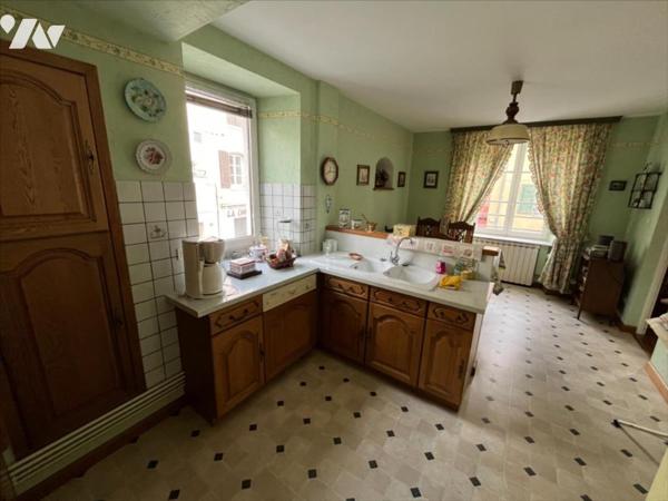 Appartement T3 (environ 84 m² habitables à rafraîchir) en plein centre-ville