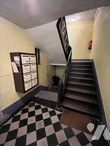 Appartement T3 (environ 84 m² habitables à rafraîchir) en plein centre-ville