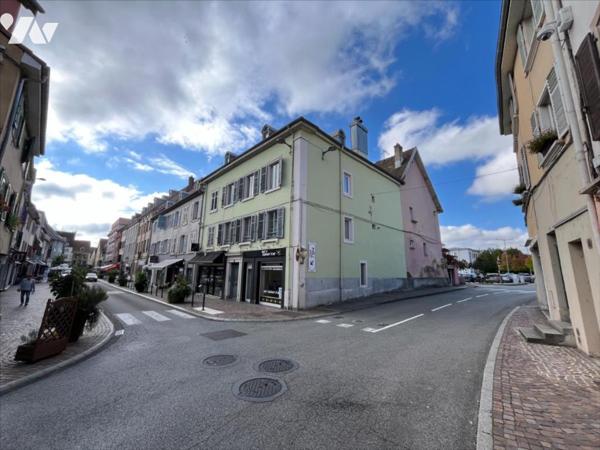 Appartement T3 (environ 84 m² habitables à rafraîchir) en plein centre-ville