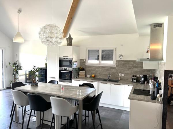 Appartement T4 au dernier étage d'une petite résidence