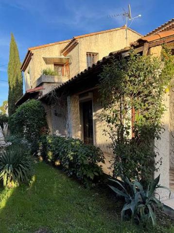 Saint Julien belle villa traditionnelle 4 chambres Piscinable