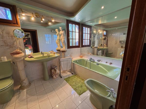 Saint Julien belle villa traditionnelle 4 chambres Piscinable