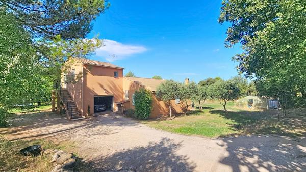 SAINT-MAXIMIN-LA-SAINTE-BAUME - MAISON DE PLAIN-PIED AVEC STUDIO INDÉPENDANT ET PISCINE