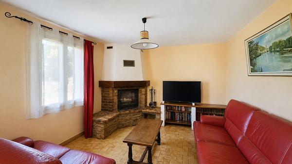 SAINT-MAXIMIN-LA-SAINTE-BAUME - MAISON DE PLAIN-PIED AVEC STUDIO INDÉPENDANT ET PISCINE