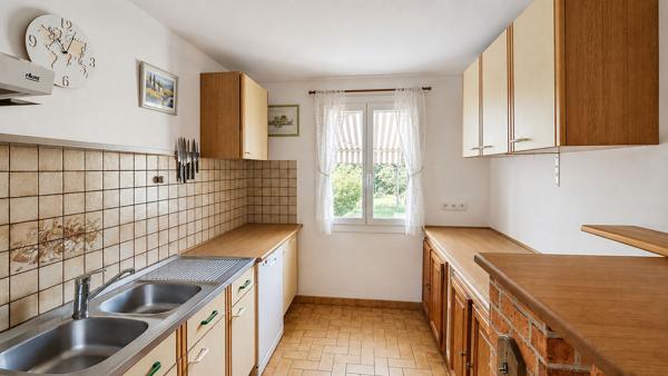 SAINT-MAXIMIN-LA-SAINTE-BAUME - MAISON DE PLAIN-PIED AVEC STUDIO INDÉPENDANT ET PISCINE
