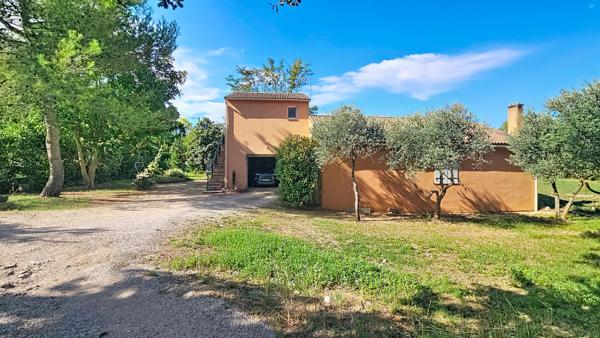 SAINT-MAXIMIN-LA-SAINTE-BAUME - MAISON DE PLAIN-PIED AVEC STUDIO INDÉPENDANT ET PISCINE
