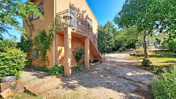 SAINT-MAXIMIN-LA-SAINTE-BAUME - MAISON DE PLAIN-PIED AVEC STUDIO INDÉPENDANT ET PISCINE