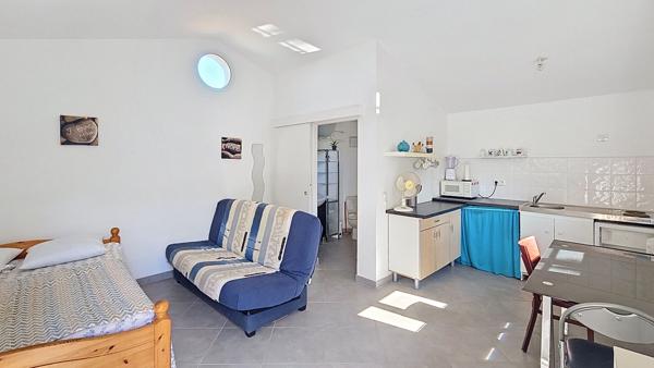 SAINT-MAXIMIN-LA-SAINTE-BAUME - MAISON DE PLAIN-PIED AVEC STUDIO INDÉPENDANT ET PISCINE