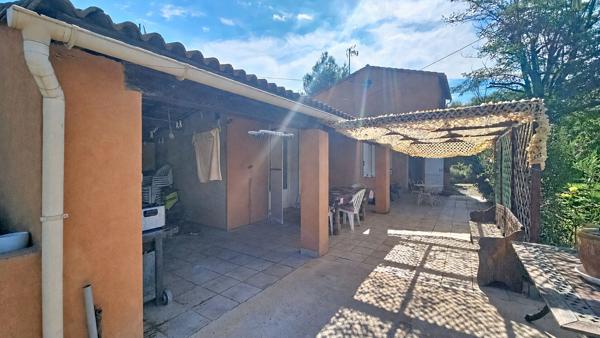 SAINT-MAXIMIN-LA-SAINTE-BAUME - MAISON DE PLAIN-PIED AVEC STUDIO INDÉPENDANT ET PISCINE