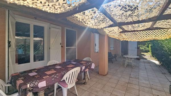 SAINT-MAXIMIN-LA-SAINTE-BAUME - MAISON DE PLAIN-PIED AVEC STUDIO INDÉPENDANT ET PISCINE