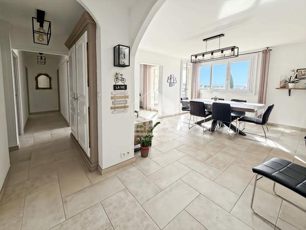 LES PENNES MIRABEAU - LES SAUGES- Appartement T4 T5 rénové de 82m2 avec balcon dans une résidence sécurisée