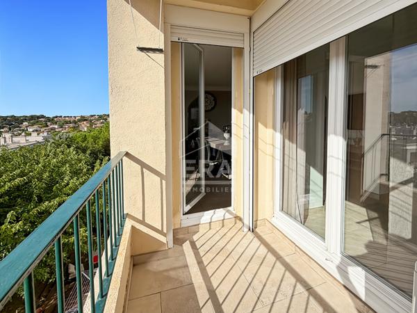LES PENNES MIRABEAU - LES SAUGES- Appartement T4 T5 rénové de 82m2 avec balcon dans une résidence sécurisée
