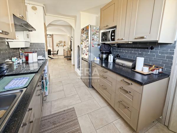 LES PENNES MIRABEAU - LES SAUGES- Appartement T4 T5 rénové de 82m2 avec balcon dans une résidence sécurisée