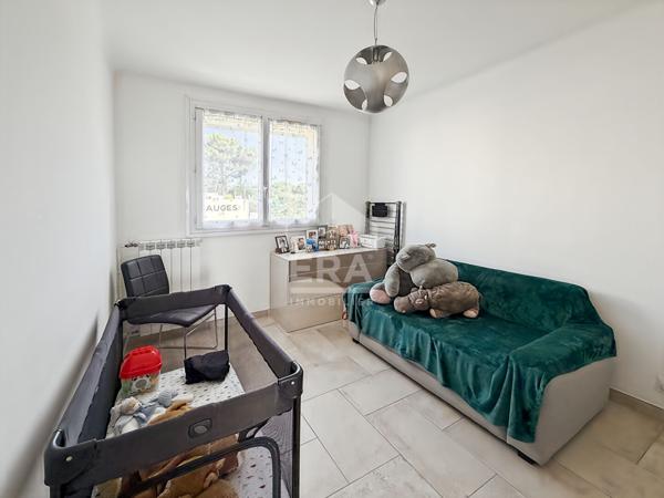 LES PENNES MIRABEAU - LES SAUGES- Appartement T4 T5 rénové de 82m2 avec balcon dans une résidence sécurisée