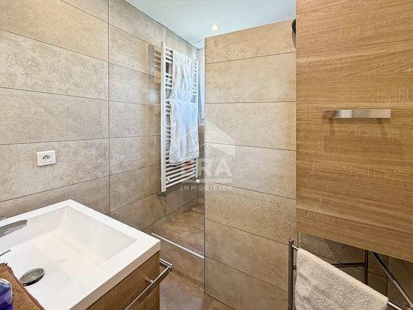 LES PENNES MIRABEAU - LES SAUGES- Appartement T4 T5 rénové de 82m2 avec balcon dans une résidence sécurisée