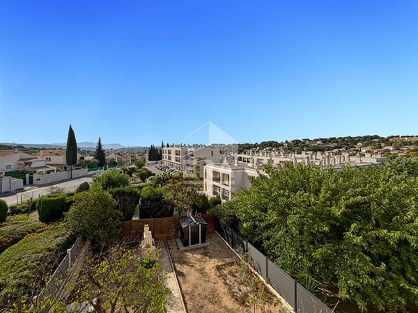LES PENNES MIRABEAU - LES SAUGES- Appartement T4 T5 rénové de 82m2 avec balcon dans une résidence sécurisée