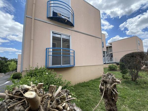 Location Studio 28 m² - 15 RUE DU PERE DE LA CROIX Poitiers 86000