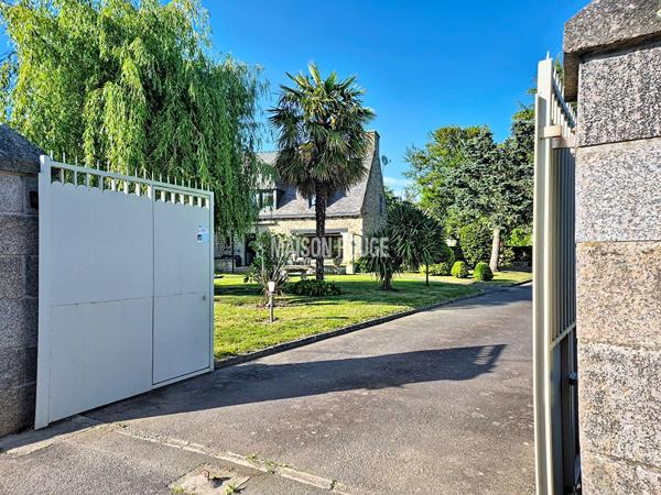 Maison de caractère en pierres 211 m² - Terrain paysagé 2459 m² - Proche Dinan - Dinard 20 min