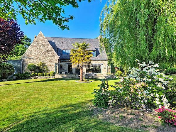 Maison de caractère en pierres 211 m² - Terrain paysagé 2459 m² - Proche Dinan - Dinard 20 min