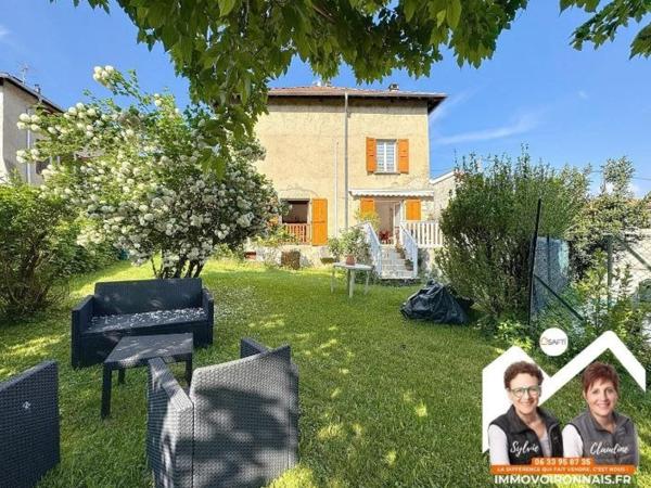 Coublevie, maison en pierre avec jardin, 5 chambres au cœur du vieux bourg