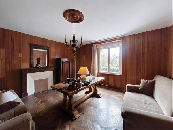 Maison en pierre à rénover avec jardin clos, dépendance , puits et garage sur Lannebert