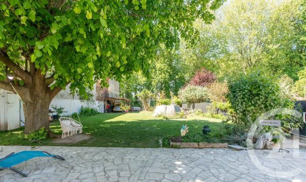 Maison à vendre  8 pièces - 225,11 m 2   ST MAUR DES FOSSES  - 94