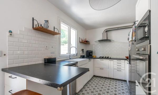 Maison à vendre  8 pièces - 225,11 m 2   ST MAUR DES FOSSES  - 94