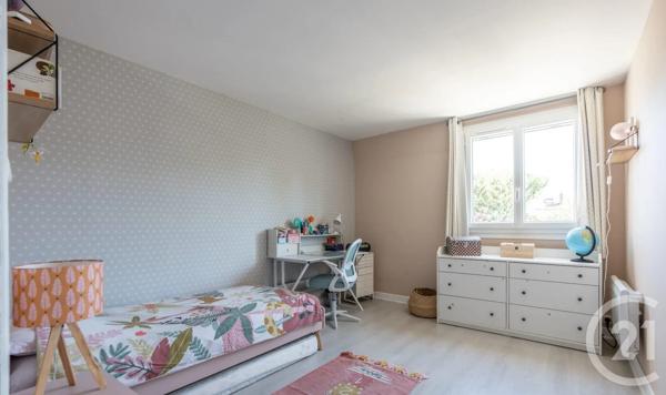 Maison à vendre  8 pièces - 225,11 m 2   ST MAUR DES FOSSES  - 94