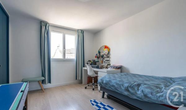 Maison à vendre  8 pièces - 225,11 m 2   ST MAUR DES FOSSES  - 94