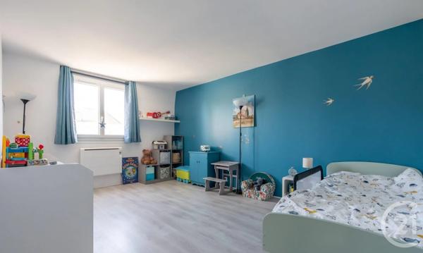 Maison à vendre  8 pièces - 225,11 m 2   ST MAUR DES FOSSES  - 94