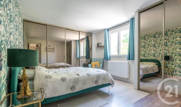 Maison à vendre  8 pièces - 225,11 m 2   ST MAUR DES FOSSES  - 94