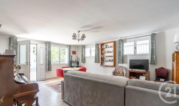 Maison à vendre  8 pièces - 225,11 m 2   ST MAUR DES FOSSES  - 94