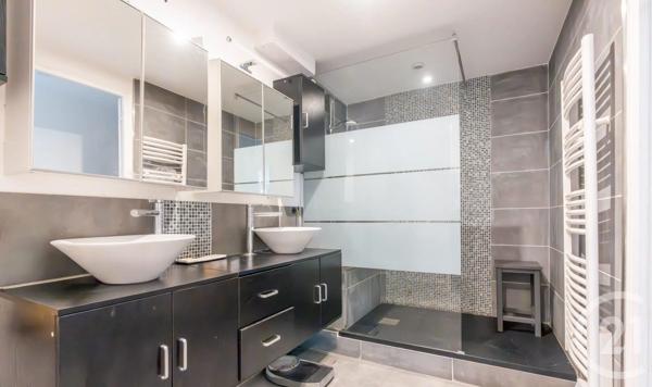 Maison à vendre  8 pièces - 225,11 m 2   ST MAUR DES FOSSES  - 94